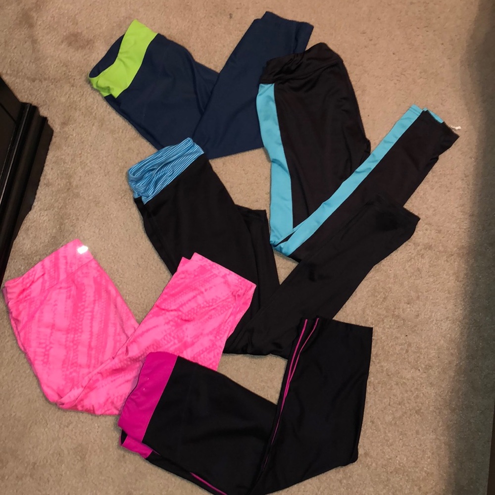 🤩Bundle of 5 pairs of women’s workout leggings🤩